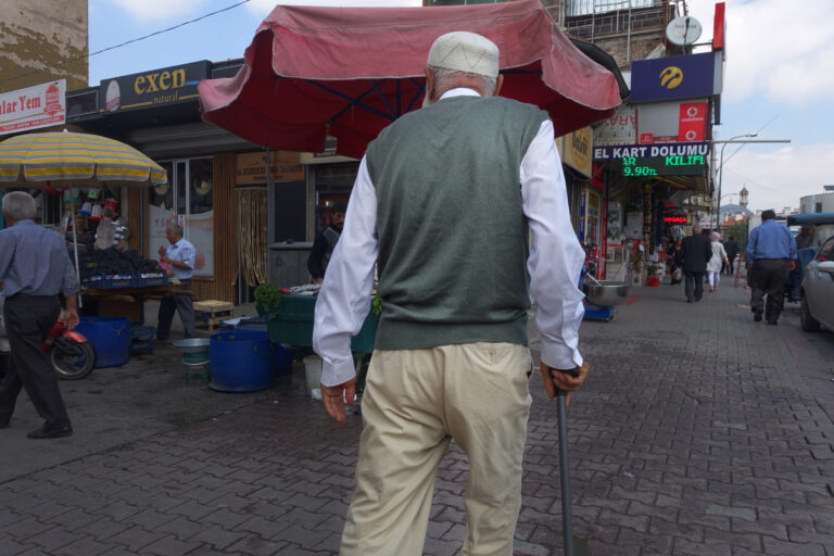 Muna_Al Zaabi - muna-alzaabi-man-in-street